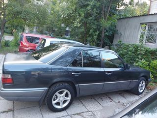 Mercedes Series (W124) foto 3