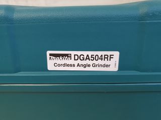 Makita DGA504 cordless angle grinder case foto 3