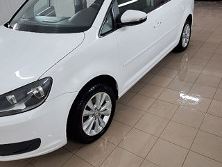 Volkswagen Touran foto 2