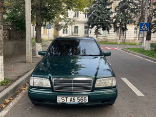 Mercedes C-Class foto 3