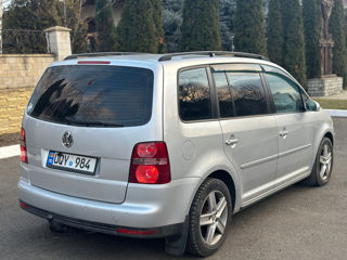 Volkswagen Touran foto 4