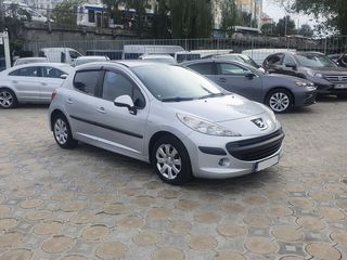 Peugeot 207 foto 1