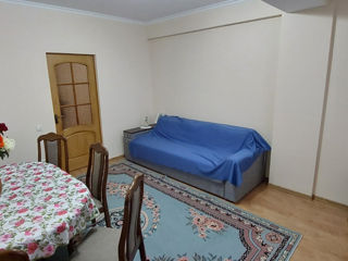 Apartament cu 2 camere, 55 m², Botanica, Chișinău foto 3