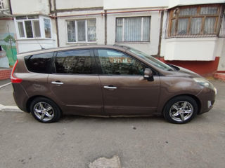 Renault Grand Scenic foto 2