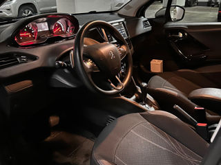 Peugeot 208 foto 16