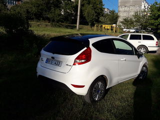 Ford Fiesta foto 2