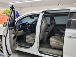 KIA Carnival foto 8