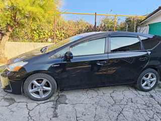 Toyota Prius v foto 4