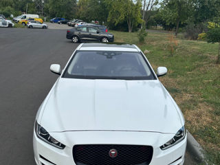 Jaguar XE foto 4