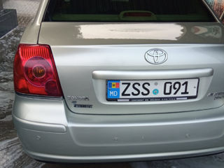 Toyota Avensis foto 2