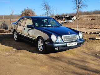 Mercedes E-Class foto 1