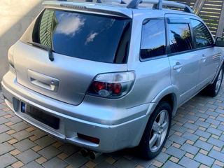 Mitsubishi Outlander foto 2