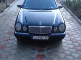 Mercedes Benz E Class foto 1