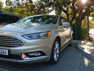 Ford Fusion foto 2