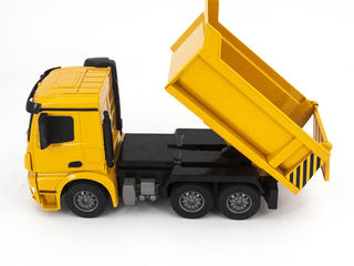 radioupravlyaemaya mashina samosval mercedes benz actros 1 26