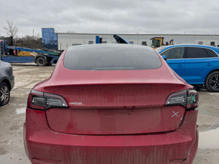 Tesla Model 3 foto 2