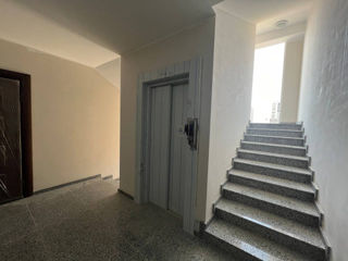 Apartament cu 3 camere, 97 m², Buiucani, Chișinău foto 2