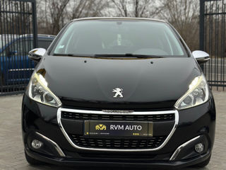 Peugeot 208 foto 2