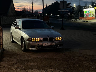 BMW 5 Series Touring foto 2