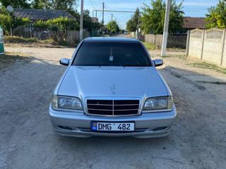 Mercedes C-Class foto 1