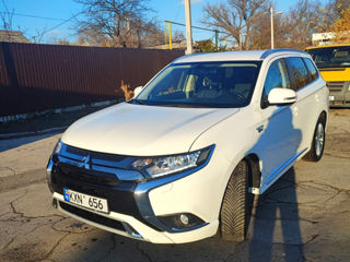 Mitsubishi Outlander foto 2