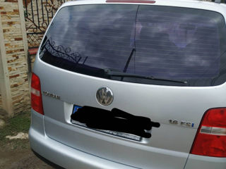 Volkswagen Touran foto 2