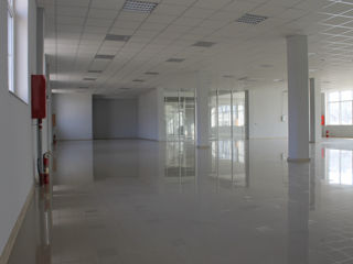 Comercial !arenda ! magazin  salon 360m2 , etajul 2. foto 2