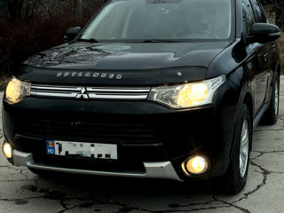 Mitsubishi Outlander foto 2