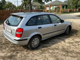 Mazda 323F foto 2