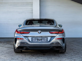 BMW 8 Series foto 3