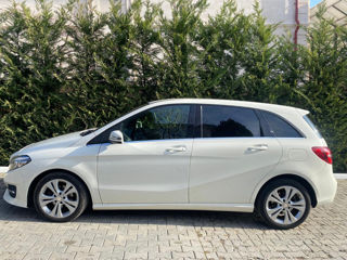 Mercedes B-Class foto 2