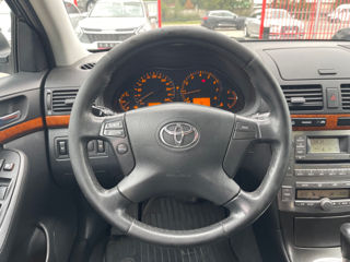 Toyota Avensis foto 9