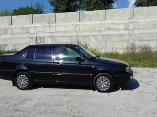 Volkswagen Vento foto 4