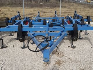 Cultivator KGP-4 cu tăvălugi de tasare a solului