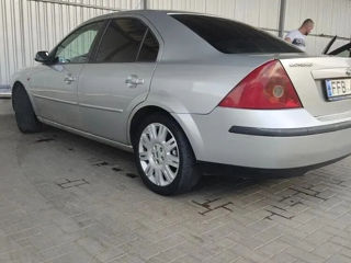 Ford Mondeo foto 4