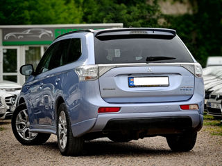 Mitsubishi Outlander foto 3