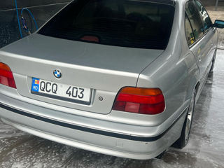 BMW 5 Series foto 3