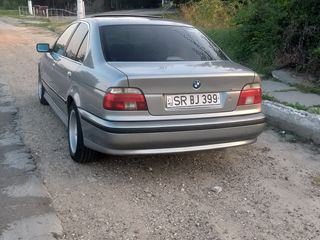 BMW 5 Series foto 4