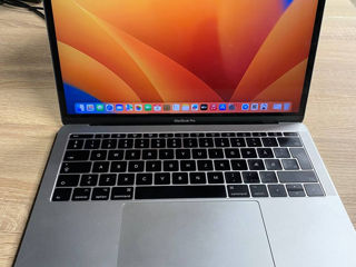 Vând MacBook Pro 13 2018 (i5/8Gb/250Gb) Ca nou