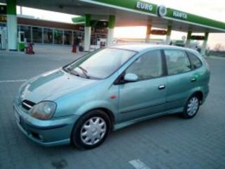 Nissan Almera Tino foto 1