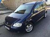 Volkswagen Touran foto 2