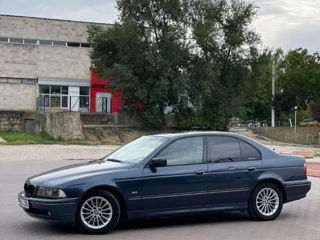 BMW 5 Series foto 4