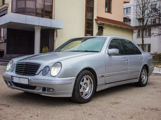 Mercedes E Class foto 2