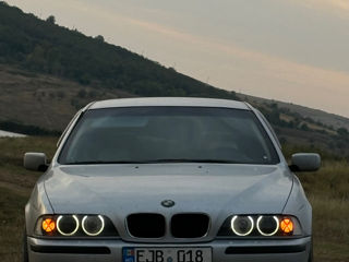 BMW 5 Series foto 1