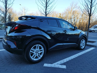 Toyota C-HR foto 2