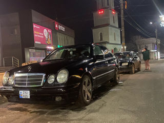 Mercedes E-Class foto 2