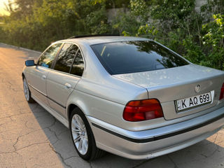 BMW 5 Series foto 2