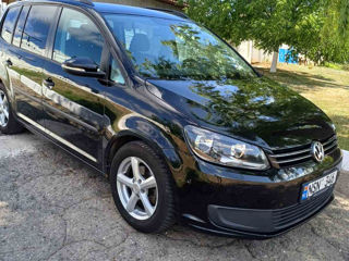 Volkswagen Touran foto 2