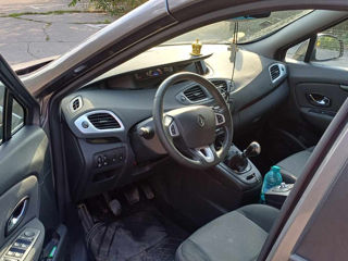 Renault Grand Scenic foto 2