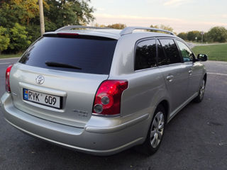 Toyota Avensis foto 9